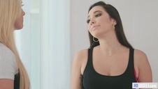 lesby bawią się zwieraczem