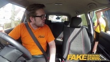 dwóch facetów posuwa nieśmiałe amatorki