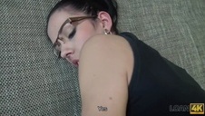 silikonowa laseczka ma wspaniale sterczące sutki