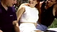 adriana jest dobrze posuwana w obie dziurki