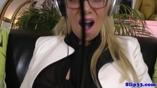 poruchawszy brunetę na pieska