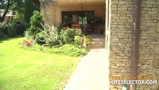 silikonowa laska w kitkach wskakuje na długiego penisa