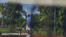 podskakujące piersiątka kuszącej niuni