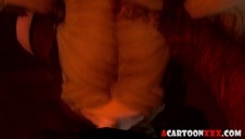 penetruje fiutem jej włochatą cipkę