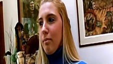 łysy zapina seksowną laseczkę