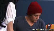 mamusia w bieliźnie pociera cipkę