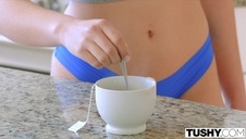 zajrzał w jej czarną dziurę