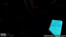 liże jej młodą piczkę w saunie