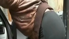 młody bzyka rudą mamuśkę w plenerze