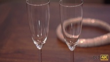 ładna krótkowłosa blondynka