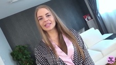 szybkie bzykanko na kanapie