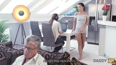 cycata bogini lubi dymanie w trójkącie