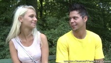 gorąca blondyna ma mega krągłe cyce i dupsko