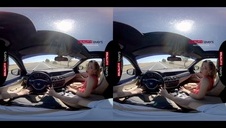 wypina tyłeczek przed facetem