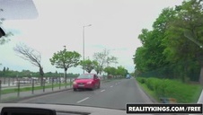 eurokurwy ciągną arabom