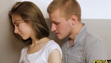 uklękła i prosi o anala