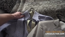 patrzy w jego oczka i obciąga kutasa