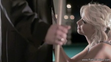 piekny aniołek na łóżku