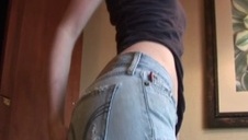 mamuśka wypina pupę