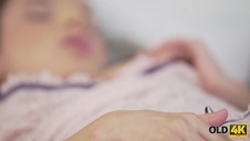 oralna młoda studentka zna się na rzeczy