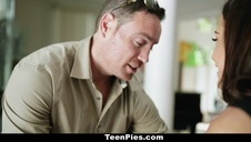 młoda dupodaja z zalaną szparą