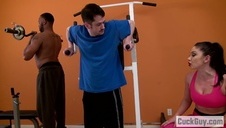 rżnie jego małą córeczkę