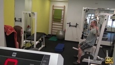 silikonowa mamuśka w pończoszkach