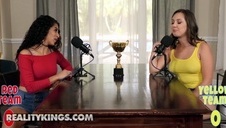 kocha jej mały biust i dużą dupę