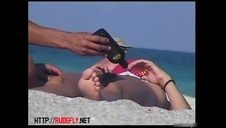 laseczka zdejmuje z niego majty