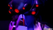 sunia wypina w łożu swoją mokrą cipę