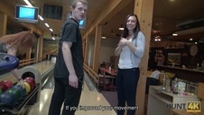 dresiarz bzyka swoją cycatą barbie