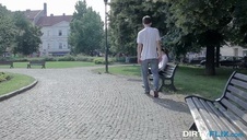 brunetka bzyknięta na plaży