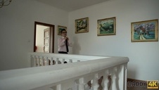 latynoska dupcia dostaje orgazmu od swojego wibrusa