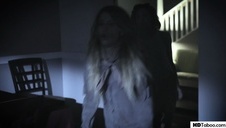 pojemne otworki kuszącej suczki