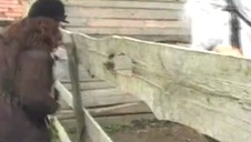 silikonowa mama fajnie kręci dupeczką