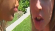 blond kocica lubi białego siusiaka