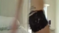 koleś zlał się na nią po seksie