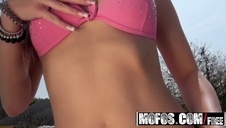 podrywa silikonową koleżankę