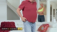 blondi obrabia mu kutasa w taksówce