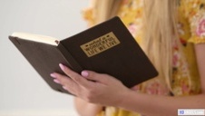 zboczony mikuś wystawił swojego rudolfa z gaci