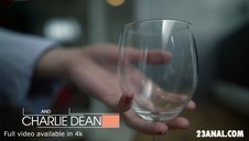 dwie koleżanki z realistycznym dildo