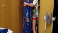 blondi liże cipkę brunetce