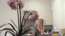 pan zielony wjeżdża w jej cipkę