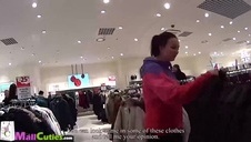 śliczne laski klęczą przed jego penisem