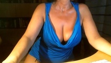 laseczka pieści swoją muszelkę