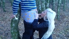 blond ślicznotka dobrze się pieści