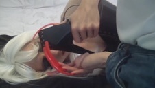 falujące piersi krągłej blondynki