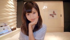 fiutem i seks zabawką penetruje jej obie dziury