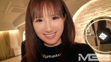 napalone laseczki bawią się na basenie