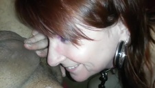 na kanapie wali brunetkę w obie dziury